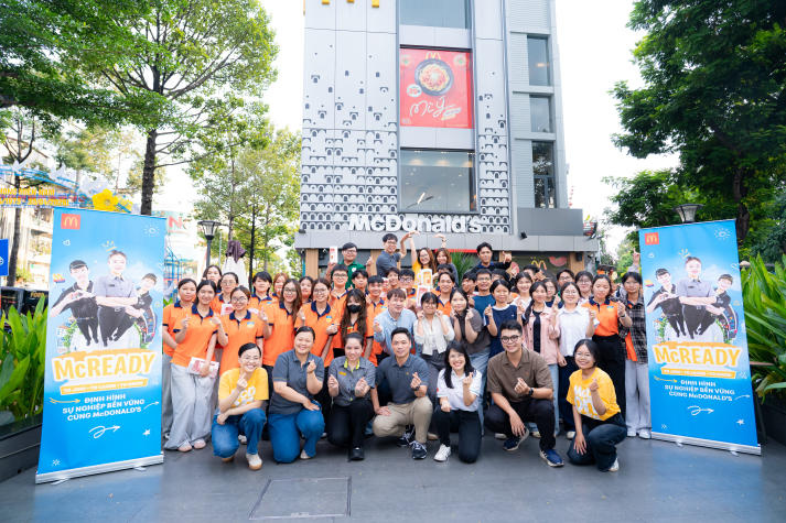 Sinh viên ngành Công nghệ thực phẩm khám phá quy trình vận hành tại McDonald’s Bến Thành 63
