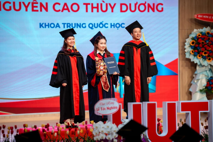 Tân cử nhân HUTECH vững vàng hành trang, rộng mở hành trình mới 28