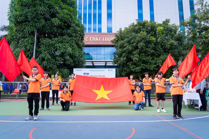 Sôi động Hội thao sinh viên Khoa Tiếng Anh: Rèn luyện thể chất, gắn kết tinh thần 8