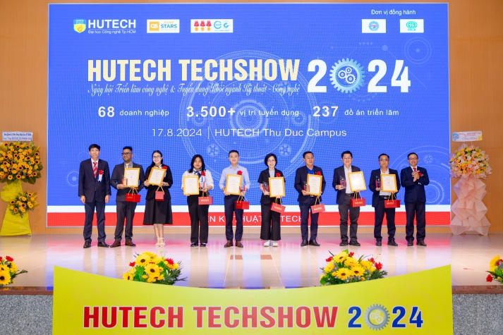 [Video] Sinh viên “khoe” hơn 200 đồ án tốt nghiệp ấn tượng trước doanh nghiệp tại HUTECH TECHSHOW 2024 165