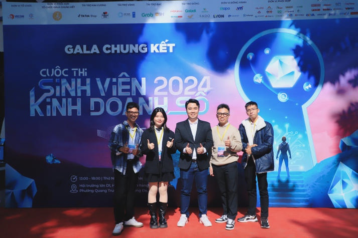 Nhóm sinh viên ngành Thương mại điện tử HUTECH gây ấn tượng tại Chung kết cuộc thi “Sinh viên kinh doanh số 2024” 74