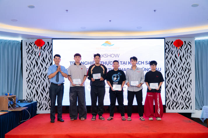 [Ảnh] Sinh viên Viện Văn hóa - Nghệ thuật - Thể thao trải nghiệm thực tiễn học phần Du lịch thể thao tại Vũng Tàu 170