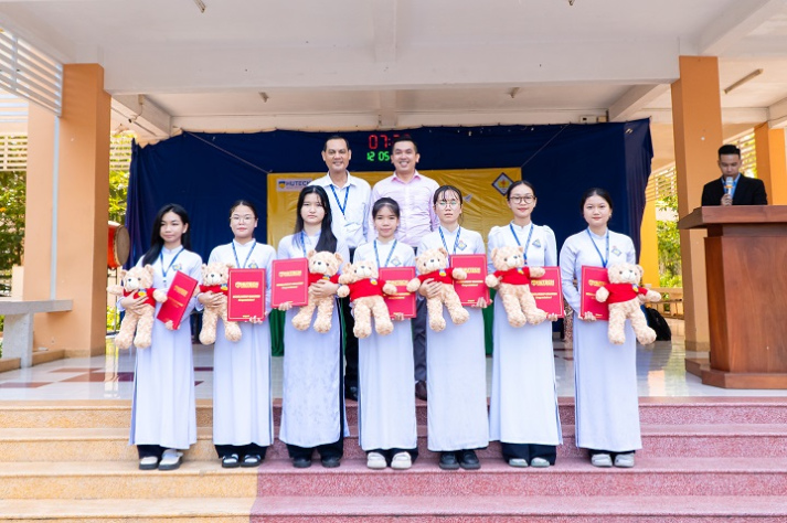 [Video] HUTECH Scholarship Tour 2025: 9 tỉnh thành, 2.000 học bổng và hàng ngàn ước mơ được chắp cánh 123