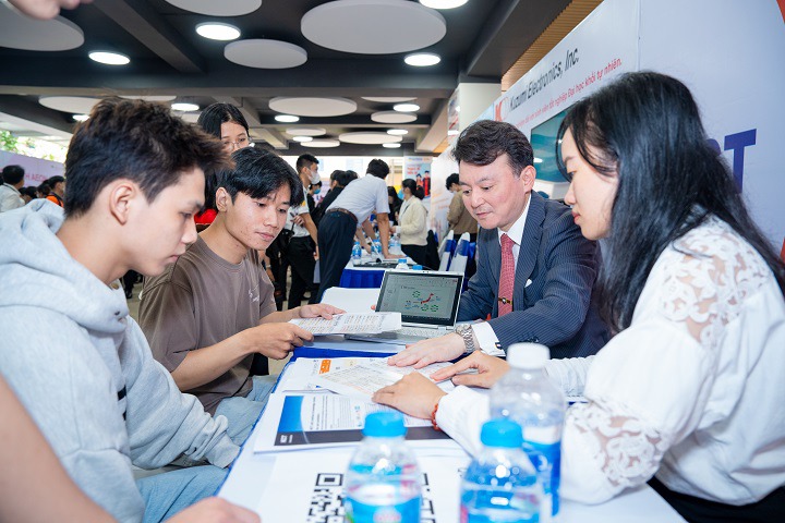 [Video] JAPAN JOB FAIR 2023 mang đến hơn 2.500 đầu việc cho sinh viên HUTECH 78