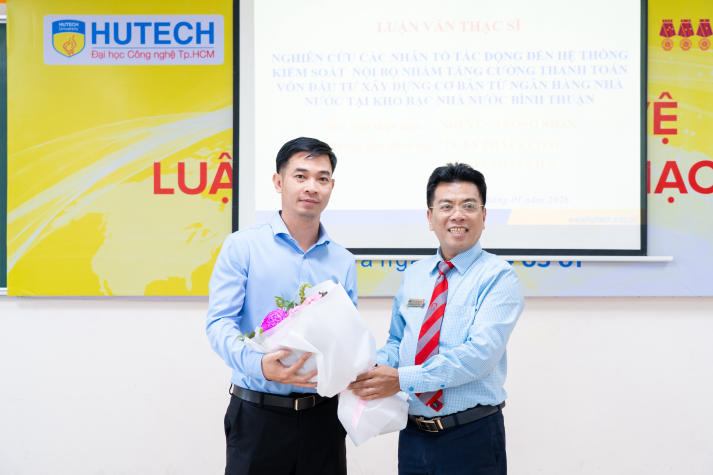 Buổi bảo vệ luận văn và đề án Thạc sĩ ngành Kế toán tạo dấu ấn với nhiều đề tài “bắt nhịp” thực tiễn 46