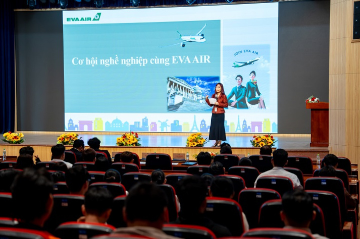 Thêm hành trang để chinh phục ngành Hàng không cho sinh viên HUTECH 62