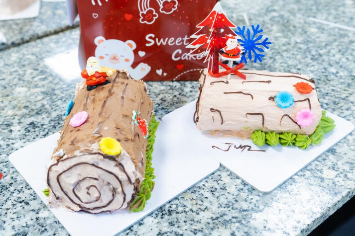 Sinh viên Viện Khoa học Ứng dụng HUTECH tự tay làm bánh đón Giáng sinh 66