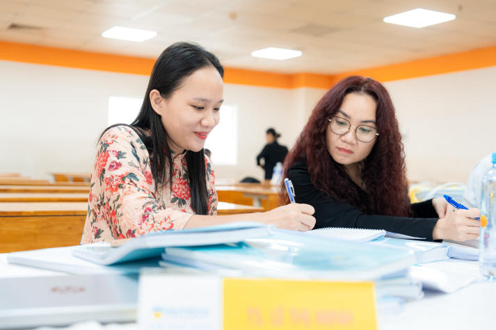 16 học viên cao học ngành Luật kinh tế đề xuất nhiều giải pháp pháp lý thực tiễn trong buổi bảo vệ luận văn/đề án tốt nghiệp 64