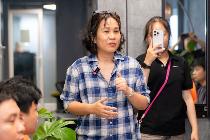 Sinh viên Công nghệ điện ảnh, truyền hình tìm hiểu quy trình sản xuất phim tại HKFilm Studio 83