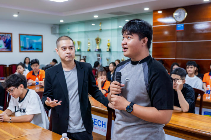 Sinh viên Khoa Quản trị kinh doanh học kỹ năng tuyển dụng cùng Công ty TNHH HR1 Vietnam Holdings trước kỳ thực tập 91