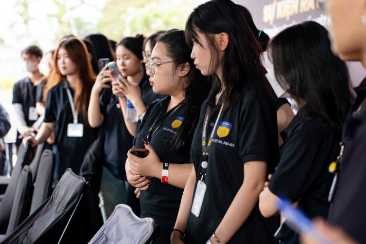 [Video] Sinh viên ngành Quản trị Sự kiện HUTECH khám phá công nghệ thủy lực sân khấu lần đầu có mặt tại Việt Nam 81