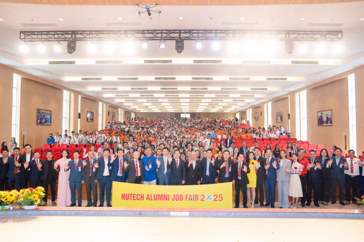 [HUTECH 30 năm] Rộn ràng chuỗi hoạt động đón tuổi mới của “người bạn lớn” 39