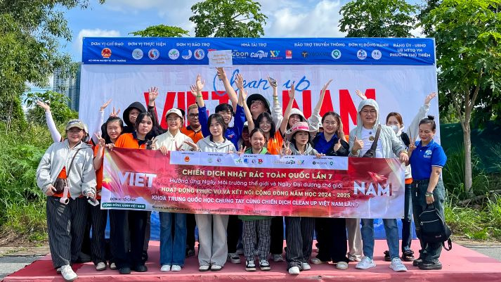 Sinh viên Khoa Trung Quốc học HUTECH lan tỏa tinh thần sống xanh tại Chiến dịch “Clean Up Việt Nam” lần thứ 7 75