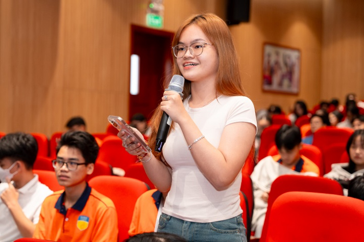 [Video] Ban Điều hành CLB Doanh nhân HUTECH nhiệm kỳ mới ra mắt, đồng hành cùng sinh viên chạm thành công 86