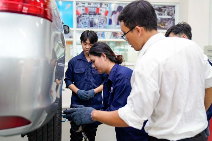 [Hướng nghiệp 2026] Con gái có nên học Công nghệ kỹ thuật ô tô? 21