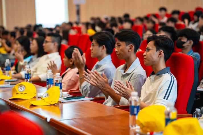 HUTECH chào đón gần 500 học sinh khám phá không gian học tập hiện đại và cơ hội học bổng hấp dẫn 8