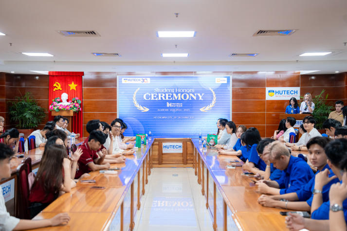 Tôn vinh những dấu ấn nổi bật trong phong trào sinh viên Viện Đào tạo Quốc tế năm học 2024-2025 6