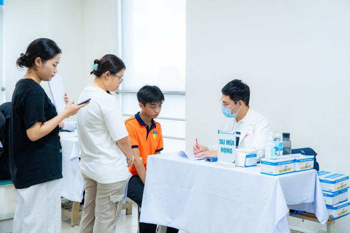 HUTECH tổ chức khám sức khỏe miễn phí dành cho sinh viên toàn trường 97