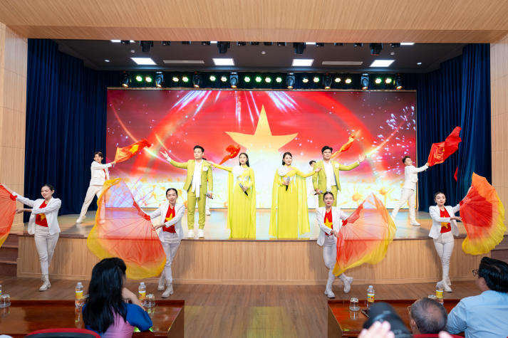 HUTECH hưởng ứng “Ngày hội của toàn dân”: Lan tỏa tình đoàn kết và niềm tin xã hội 59