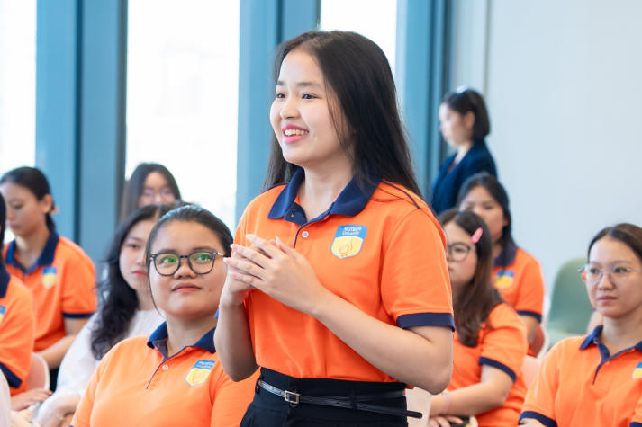 Sinh viên Khoa Hàn Quốc học HUTECH học gì tại Ngân hàng KEB Hana? 59