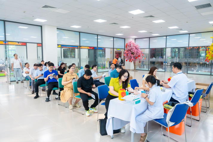 HUTECH đồng hành chăm sóc sức khỏe CB-GV-NV qua đợt khám định kỳ 2026 13