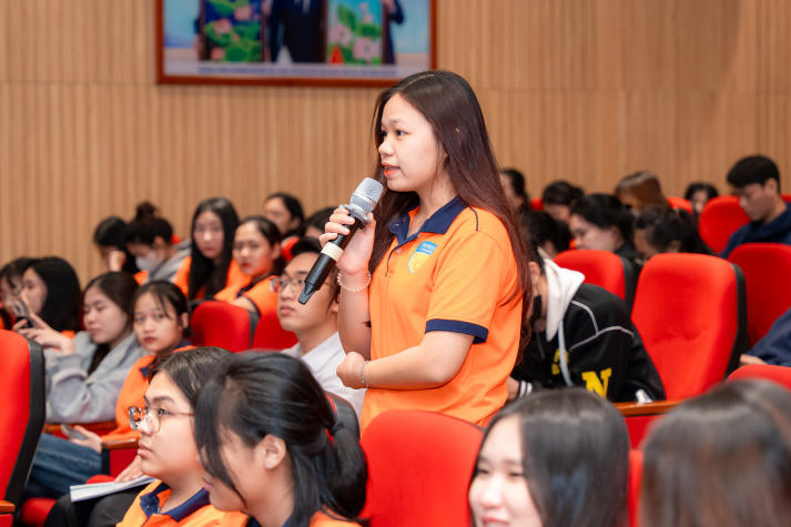 [Video] Sinh viên Tài chính - Thương mại HUTECH nhận “lửa nghề” từ Chủ tịch Hội Doanh nhân Sài Gòn 39