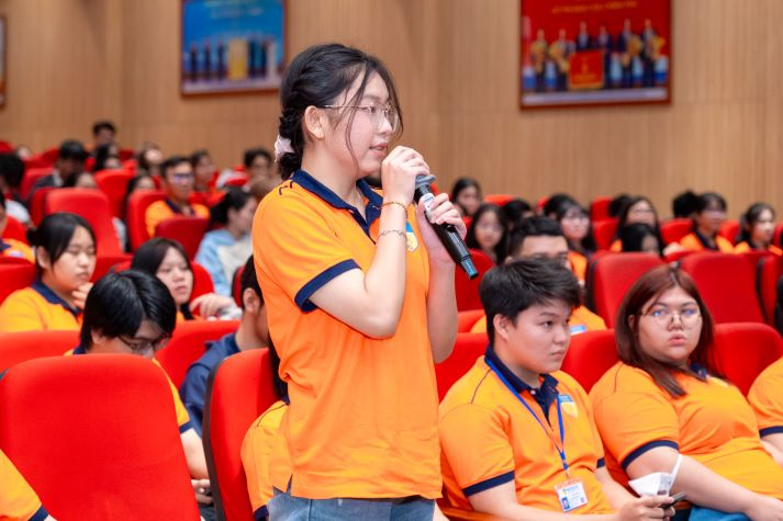 HUTECH-ers “bỏ túi” kỹ năng thích ứng đại học, vững vàng trước áp lực vào 7/10 tới 24