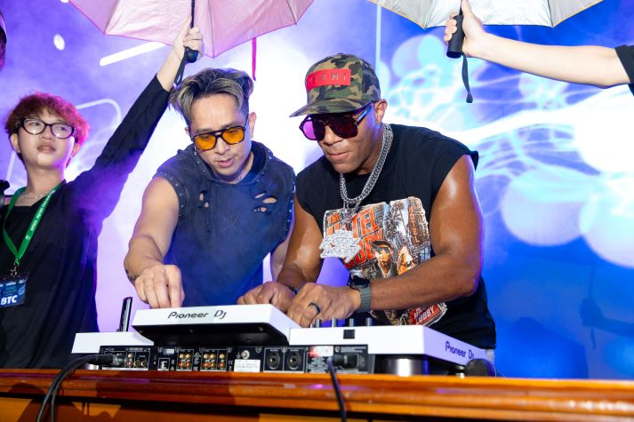 [Video] Cara và DJ The Hotel Lobby khuấy động Keiko Concert 2026 34