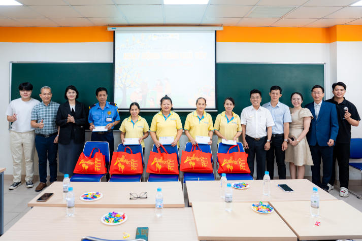 Khi mùa xuân được tạo nên từ ý thức sẻ chia của Khoa Tài chính - Thương mại HUTECH 25