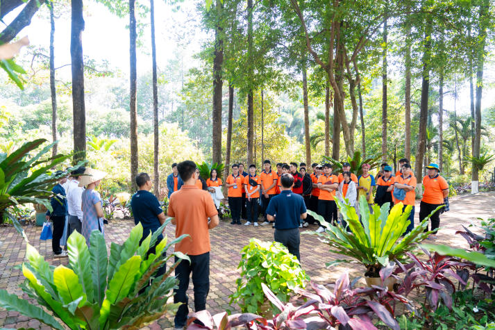 [Ảnh] Sinh viên HUTECH khám phá mô hình kinh tế sức khỏe bền vững qua hành trình thực tế 111