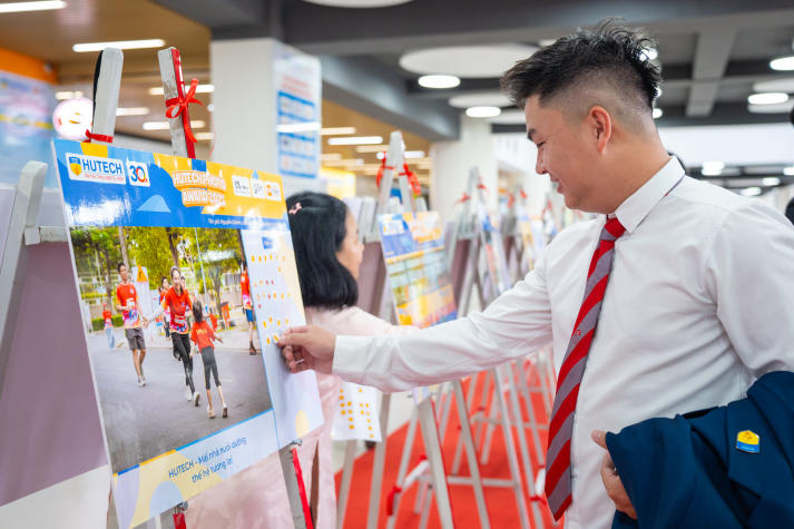 Chung kết HUTECH Photo Awards 2025: Không gian ảnh đặc biệt chào tuổi 30 rực rỡ của HUTECH 70