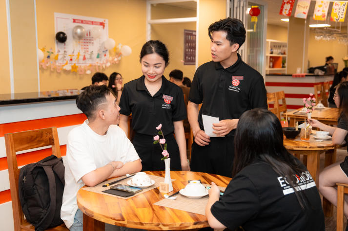 Sinh viên HUTECH biến đồ án thành nhà hàng Nhật, khách “chốt tiệc” ngay ngày khai trương 77
