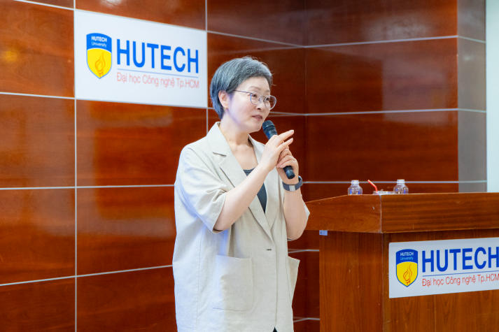Sinh viên Khoa Hàn Quốc học khám phá “đòn bẩy” đưa doanh nghiệp Hàn Quốc vươn tầm toàn cầu 33