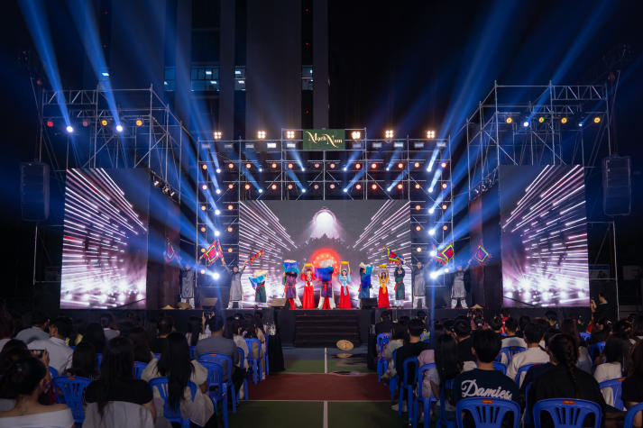 Sinh viên HUTECH thắp sáng niềm tự hào Việt qua chuỗi đồ án nghệ thuật hoành tráng 81