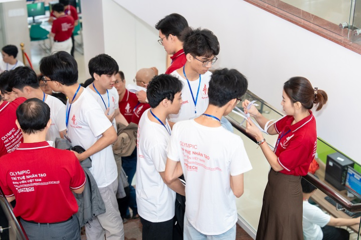 Khai mạc Chung kết OlpAI'25, các thí sinh bước vào đường đua 6 tiếng “cân não” 46