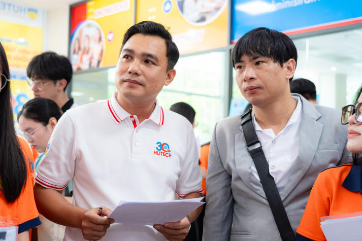 Sinh viên VKIT Khóa 21 trình làng loạt ý tưởng sáng tạo tại Triển lãm Poster 79