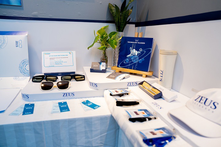 Ấn tượng với triển lãm đồ án Nhận diện thương hiệu của sinh viên ngành Thiết kế đồ họa 98