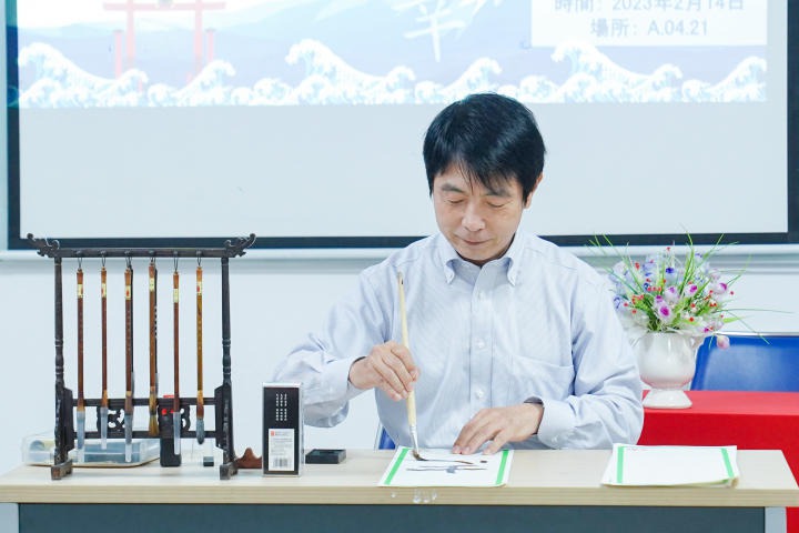 Sinh viên Khoa Nhật Bản học khám phá nghệ thuật viết thư pháp truyền thống của xứ sở hoa anh đào 29