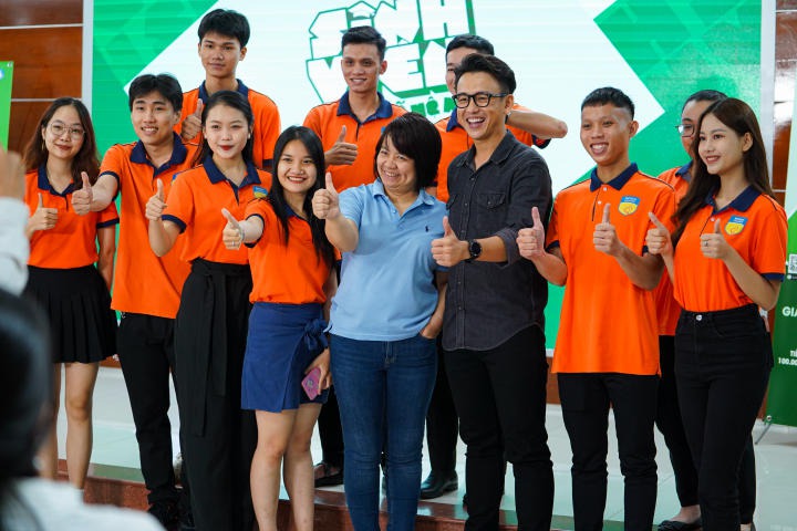 Sinh viên HUTECH tự tin phỏng vấn trực tiếp cùng BTC “Sinh viên Việt Nam thế hệ mới 2023” 189