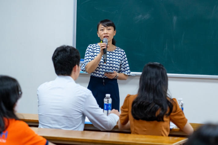 Nâng cao kiến thức về lý luận, phương pháp dạy và học tiếng Trung cho giảng viên và sinh viên Khoa Trung Quốc học HUTECH 70