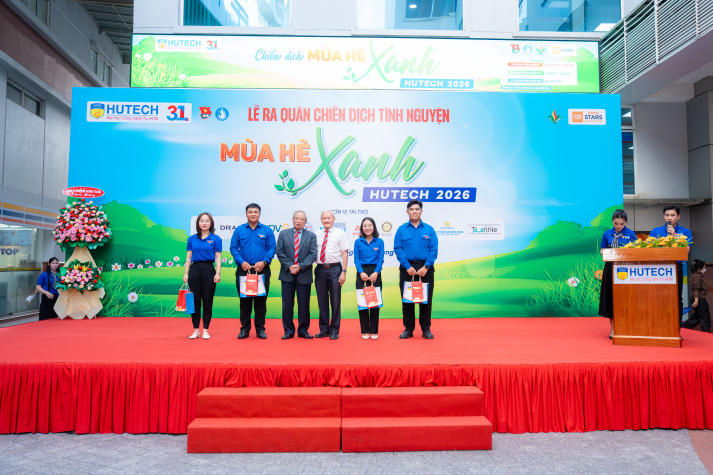 [Video] Gần 500 chiến sĩ Mùa hè xanh 2026 HUTECH ra quân, mang sức trẻ đến với cộng đồng 42