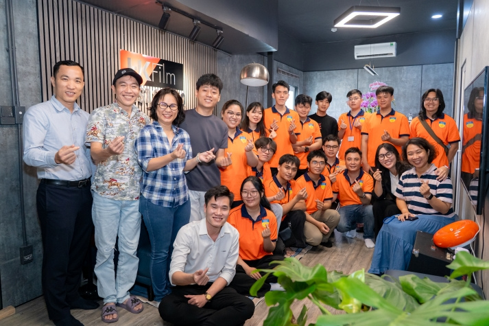 Sinh viên Công nghệ điện ảnh, truyền hình tìm hiểu quy trình sản xuất phim tại HKFilm Studio 86