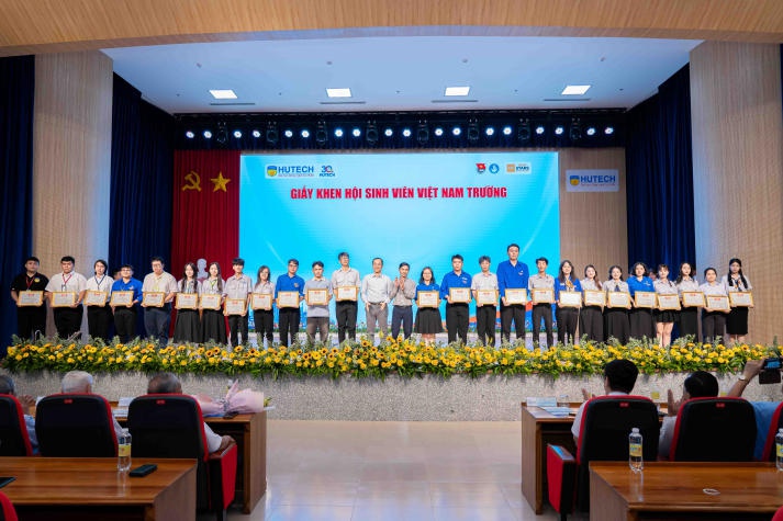 HUTECH vinh danh những "ngôi sao" trong công tác Đoàn - Hội và phong trào thanh niên năm học 2023-2024 56