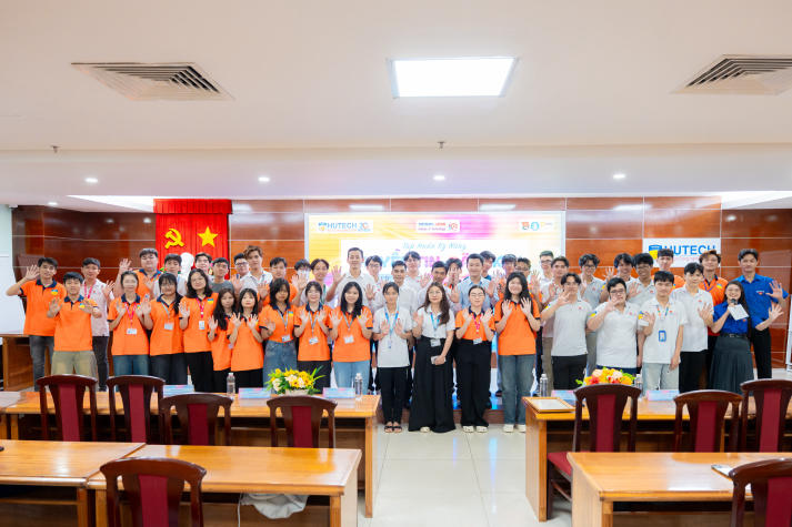 Sinh viên VJIT “lên trình” kỹ năng truyền tin và dã ngoại 8