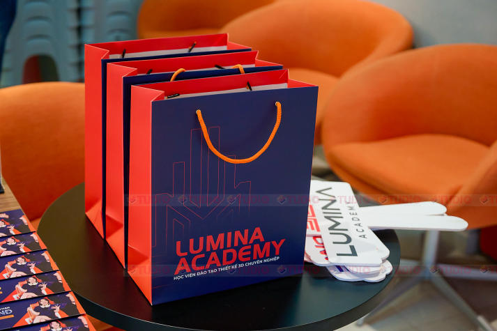 Sinh viên ngành Nghệ thuật số được đánh giá bài tập trực tiếp bởi chuyên gia của Lumina 57