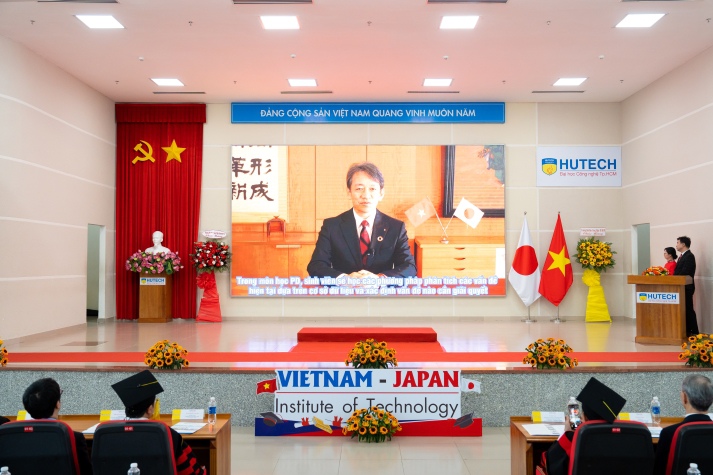 [Video] Tân Cử nhân, Kỹ sư Viện Công nghệ Việt - Nhật HUTECH tốt nghiệp trong niềm hân hoan và xúc động 68
