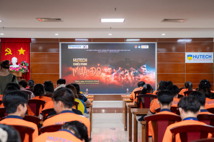 Khi “Mưa đỏ” chạm đến trái tim của sinh viên HUTECH 8