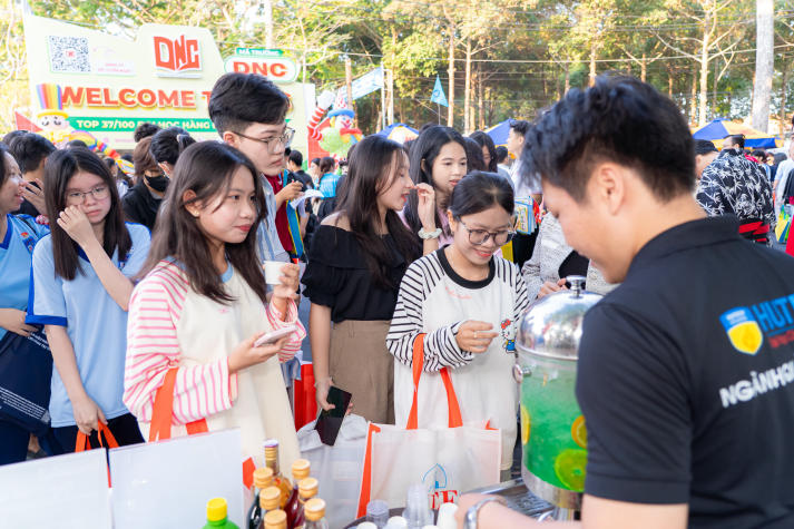 HUTECH “phủ vàng” Ngày hội Tư vấn tuyển sinh - hướng nghiệp 2026 tại Cần Thơ, mang đến loạt thông tin đắt giá cho thí sinh 96