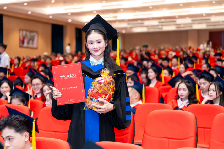 Lễ trao bằng tốt nghiệp HUTECH: Vinh danh nghị lực học tập vượt giới hạn thời gian và tuổi tác 120