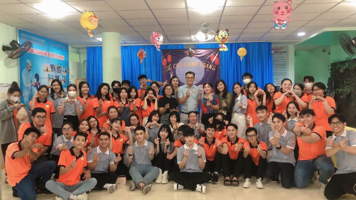 CLB Tình nguyện cộng đồng (CVC) HUTECH lan tỏa yêu thương đến các em nhỏ Trường Giáo dục chuyên biệt Tương Lai dịp Trung thu 55